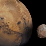 Fobos i Deimos to fragmenty Marsa