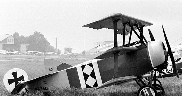 Fokker Dr.I. Dokładnie na takim trójpłatowcu postrach siał Czerwony Baron /East News