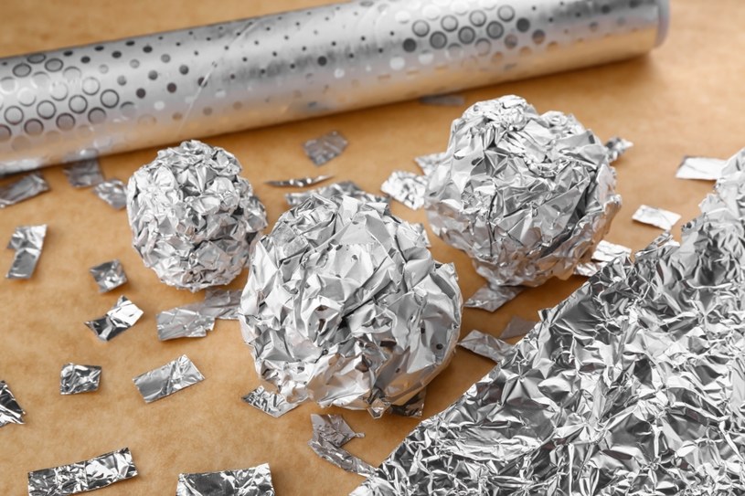 Folię aluminiową można wykorzystać na wiele różnych sposobów /123RF/PICSEL