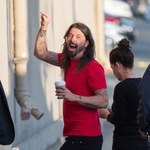 Foo Fighters: Dave Grohl znów spadł ze sceny