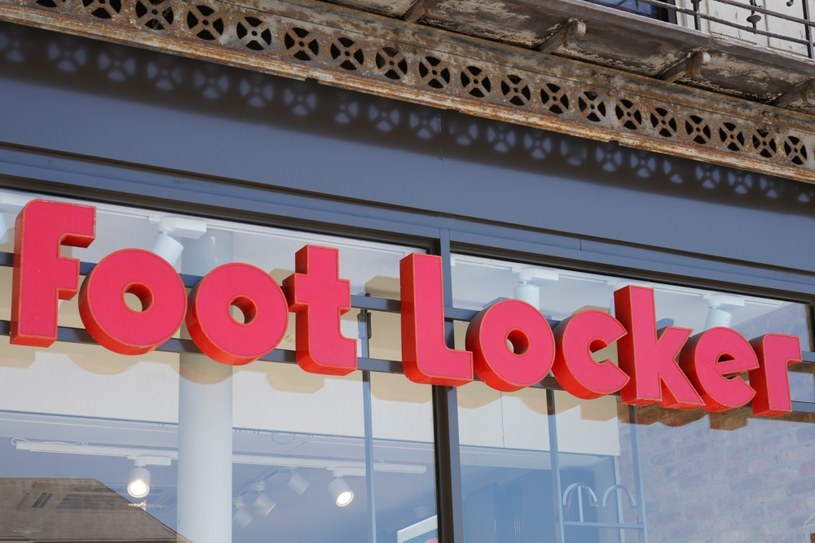 Foot Locker zamyka 400 sklepów. W galeriach handlowych ruszyły wyprzedaże /©sylv1rob1/123RF.COM /123RF/PICSEL