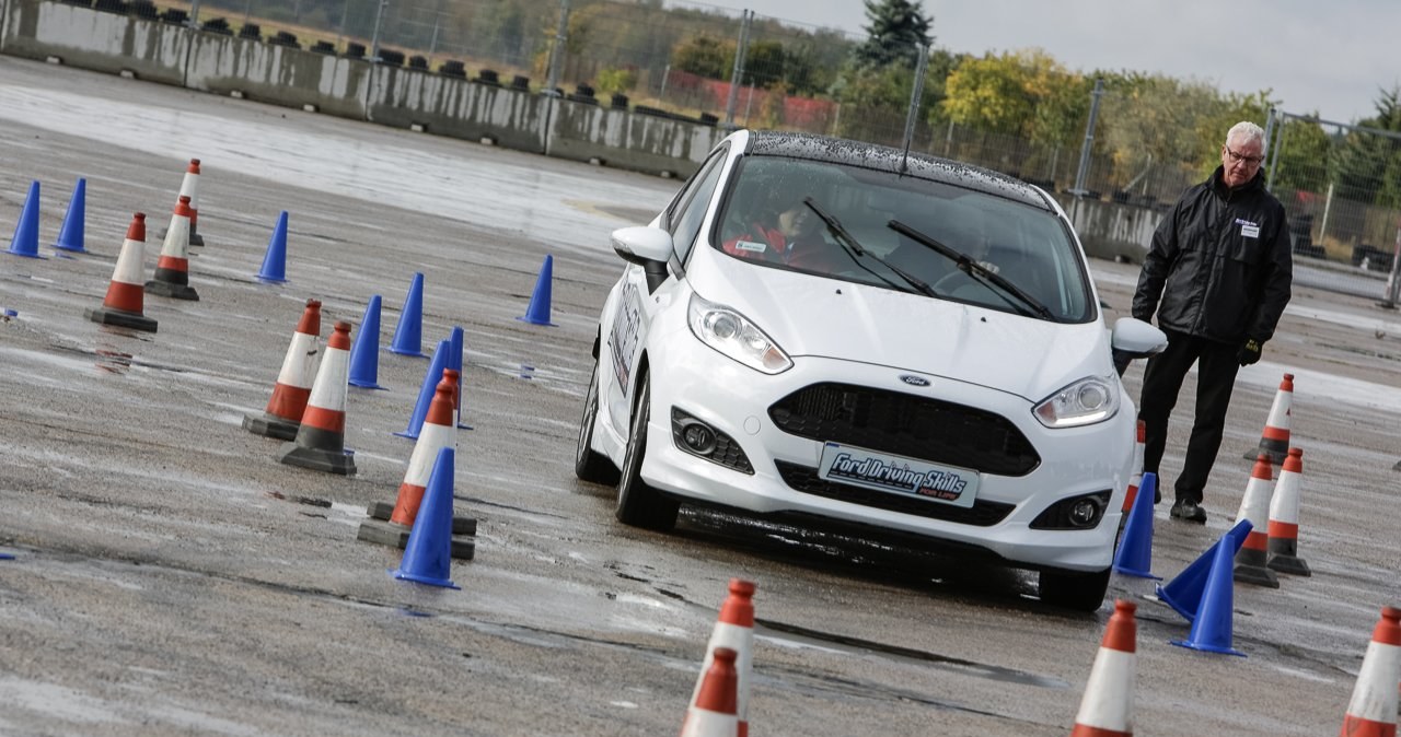 Ford bezpłatnie przeszkoli młodych kierowców w Polsce. Można zapisać się na darmowy kurs /Informacja prasowa