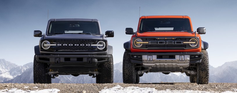 Ford Bronco (po stronie lewej) i Ford Bronco Raptor (po stronie prawej) /materiały prasowe