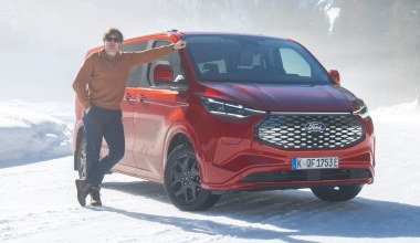 Ford E-Tourneo Custom AWD i E-Transit AWD to rodzynki. Zyskały ważną funkcję