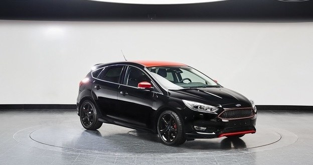 Ford Focus Black /Ford