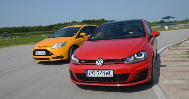 Ford Focus ST, Volkswagen Golf GTI Performance /Motor