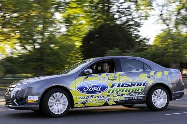 Ford fusion hybryd podczas rekordowego przejazdu w kwietniu 2009 roku /Informacja prasowa