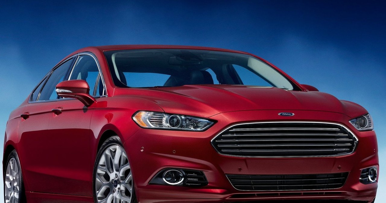 Ford Fusion zamyka pierwszą trójkę najchętniej sprowadzanych z USA modeli /Informacja prasowa