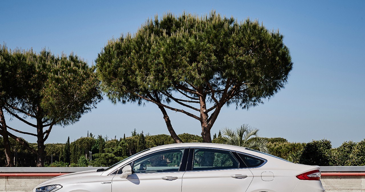 Ford Mondeo Hybrid obecnie dostępny jest jako sedna. Będzie również kombi /Informacja prasowa