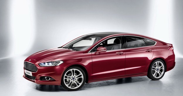 Ford Mondeo zadebiutuje oficjalnie podczas targów w Paryżu w 2012 r. /Ford