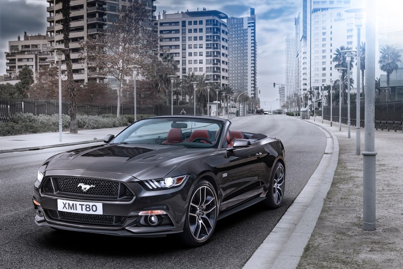 Ford Mustang Convertible /Ford