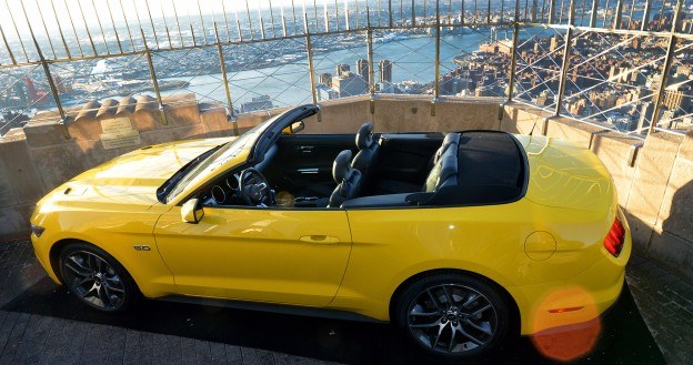 Ford Mustang na 86. piętrze Empire State Building. /Ford