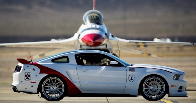 Ford Mustang U.S. Air Force Thunderbirds /Ford