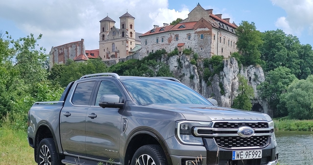 Ford Ranger Platinum to auto, którym można pojechać i w pole i do teatru /Mirosław Domagała /INTERIA.PL