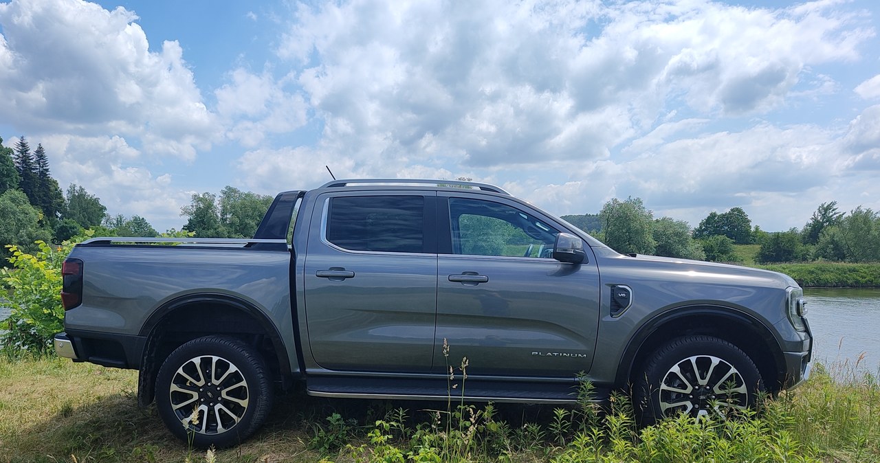 Ford Ranger to duży samochód. W mieście się dusi /Mirosław Domagała /INTERIA.PL