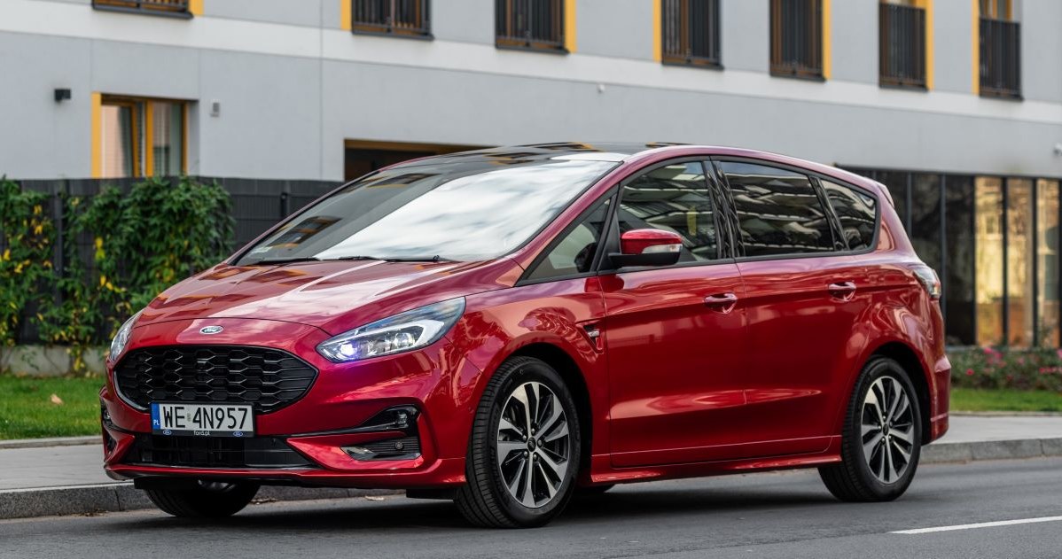 Ford S-Max drugiej generacji zapewnia przyjemność z jazdy zarówno w kwestii komfortu jak i pewności prowadzenia. Auto niestety nie doczeka się następcy /Biuro Prasowe Ford Polska /materiały prasowe