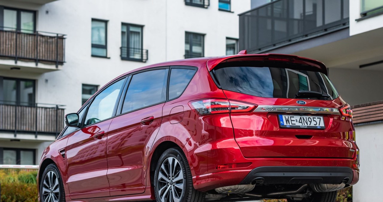 Ford S-Max oferowany był w trzech wersjach benzynowych. /materiały prasowe