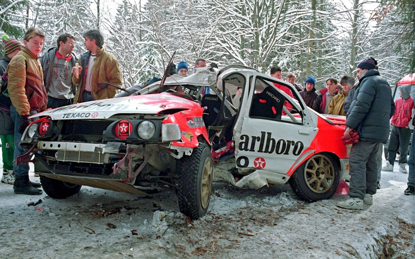 Ford Sierra po wypadku, w którym Bublewicz odniósł śmertelne obrażenia /Piotr Piwowarski  /Reporter