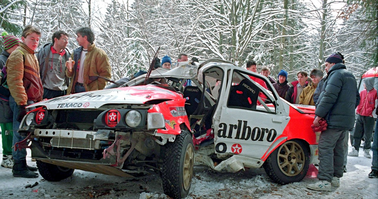 Ford Sierra po wypadku, w którym Bublewicz odniósł śmertelne obrażenia /Piotr Piwowarski  /Reporter