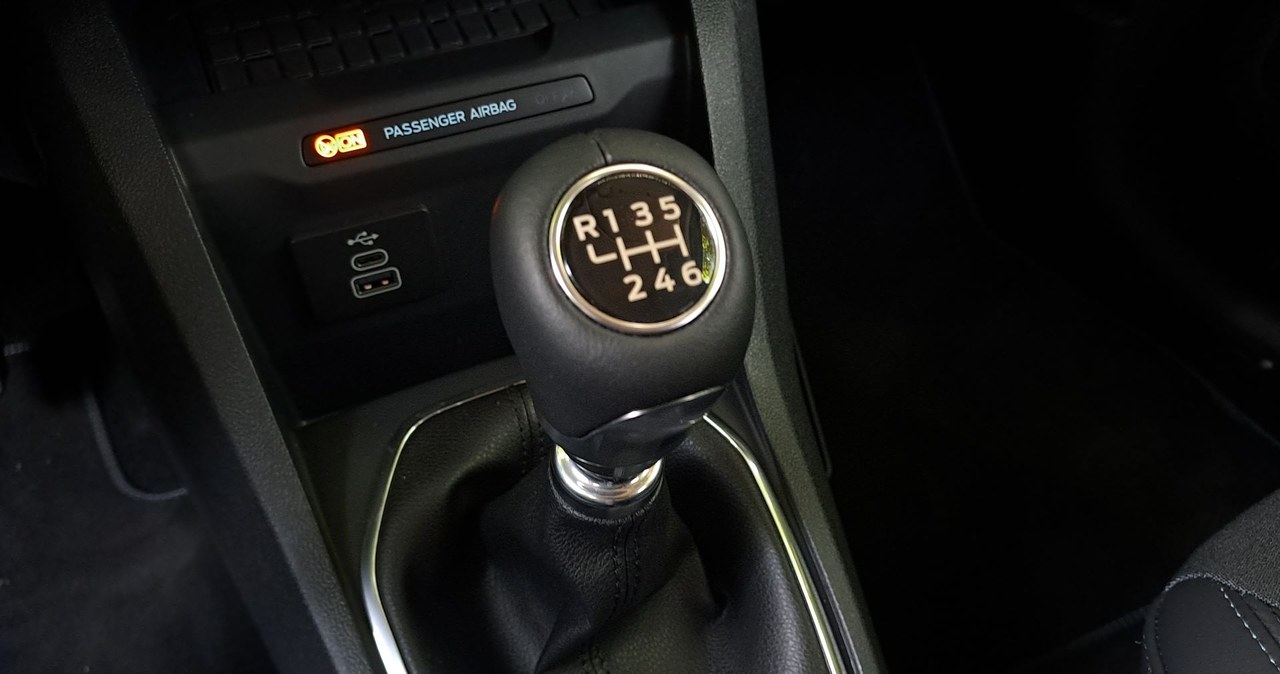 Ford Tourneo Courier dostępny jest tylko w jednej wersji napędowej. Klient może zdecydować, czy chce wariant z sześciobiegową skrzynią manualną, czy siedmiobiegowym automatem. /Maciej Olesiuk /INTERIA.PL