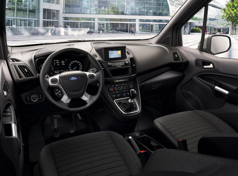 Ford Transit Connect pozwala na łatwe zarządzanie przestrzenią ładunkową /materiały promocyjne