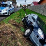 Ford w rowie, promile w głowie. 55-latka nie była w stanie wyjść z auta