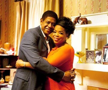 Forest Whitaker i Oprah Winfrey w scenie z filmu "Kamerdyner"