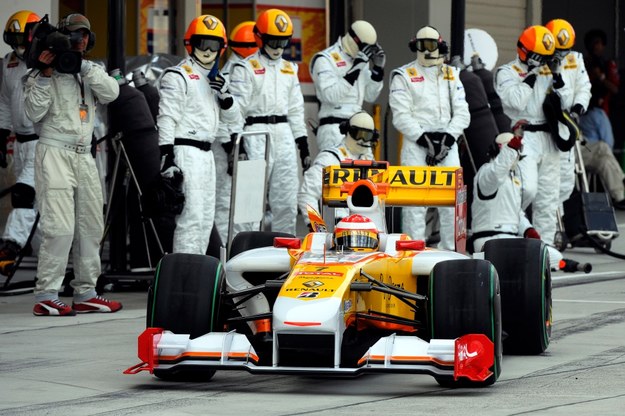 Formuła 1: Fernando Alonso wraca do rywalizacji /FRANCK ROBICHON /PAP/EPA