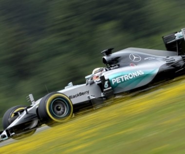 Formuła 1: Hamilton zrównał się z Vettelem w walce o pole position