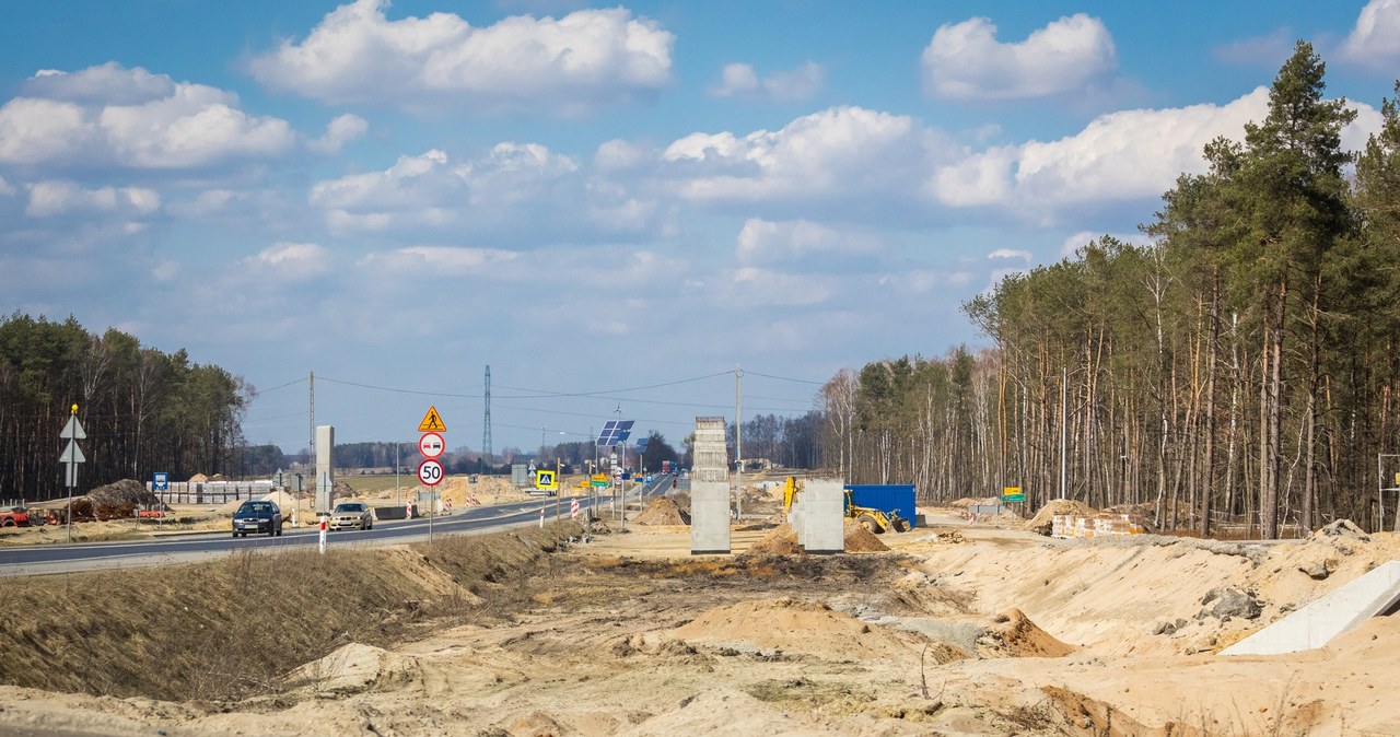 Formuła "projektuj i buduj" oznacza, że na rozpoczęcie budowy jeszcze poczekamy /Arkadiusz Ziółek /East News