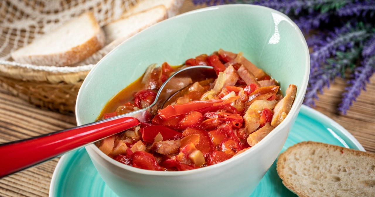 Forszmak to danie na gorąco z dodatkiem wędlin, mięsa i warzyw /arfo /123RF/PICSEL