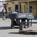 Fortepian, który został zniszczony przez wandali, wrócił na rynek w Cieszynie