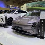 Forthing S7 REEV zadebiutował w Poznaniu. To auto elektryczne z silnikiem 1.5