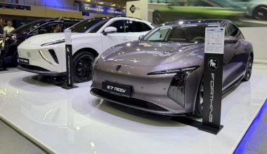 Forthing S7 REEV zadebiutował w Poznaniu. To auto elektryczne z silnikiem 1.5