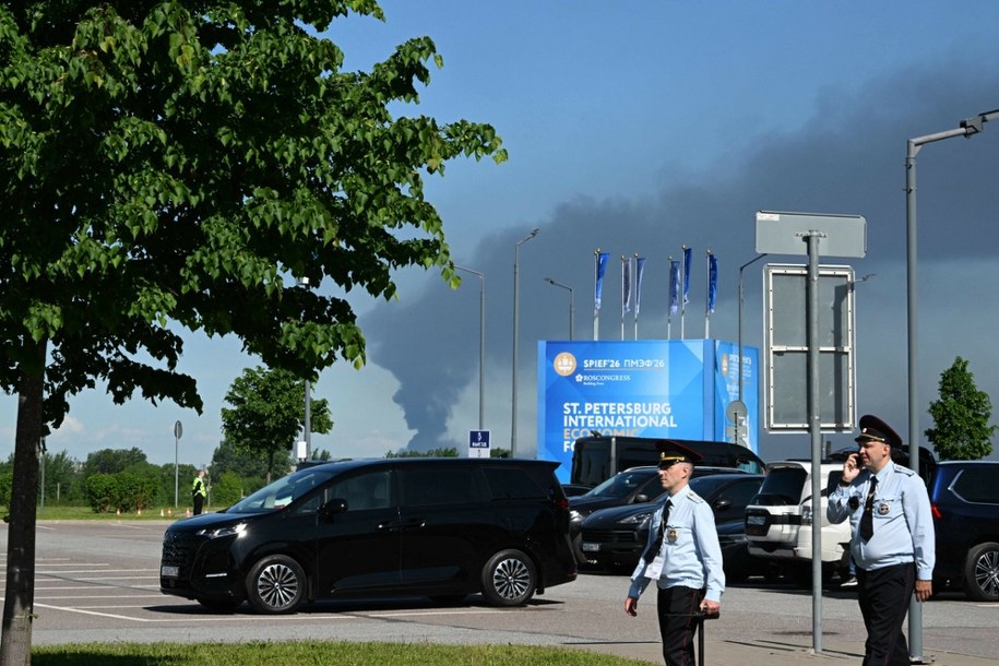 Forum Ekonomiczne w Petersburgu, a w tle rezultat ataku ukraińskich dronów /STRINGER/AFP/East News /East News