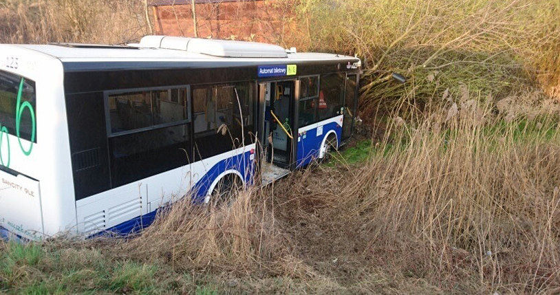 Fot. Autobus MPK wjechał do rowu /MPK Kraków, Facebook /Informacja prasowa