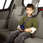 Foteliki samochodowe nie zawsze zapewniają  dziecku bezpieczeństwo