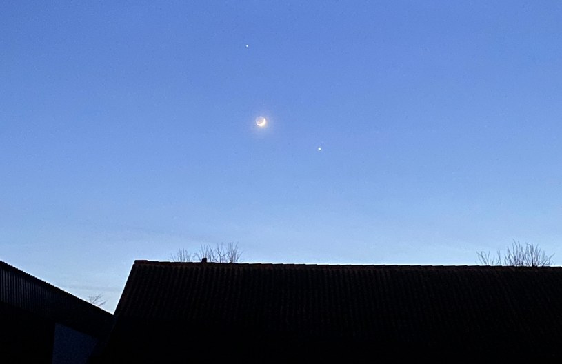 Fotografia Jowisza i Wenus w koniunkcji z Księżycem, którą wykonano za pomocą iPhone 11. /Sławomir Matz /archiwum prywatne
