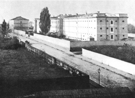 Fotografia Pawiaka z 1864. W czasie II wojny swiatowej zamordowano tu tysiace Polakow. /East News