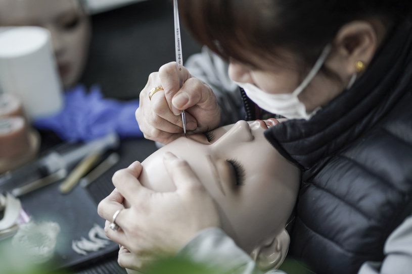 Fotografia przedstawiająca proces produkcji lalki dla dorosłych /AFP