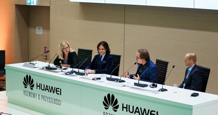 Fotografia z panelu dyskusyjnego "Rozmowy o przyszłości" zrealizowanego przez firmę Huawei /materiały prasowe