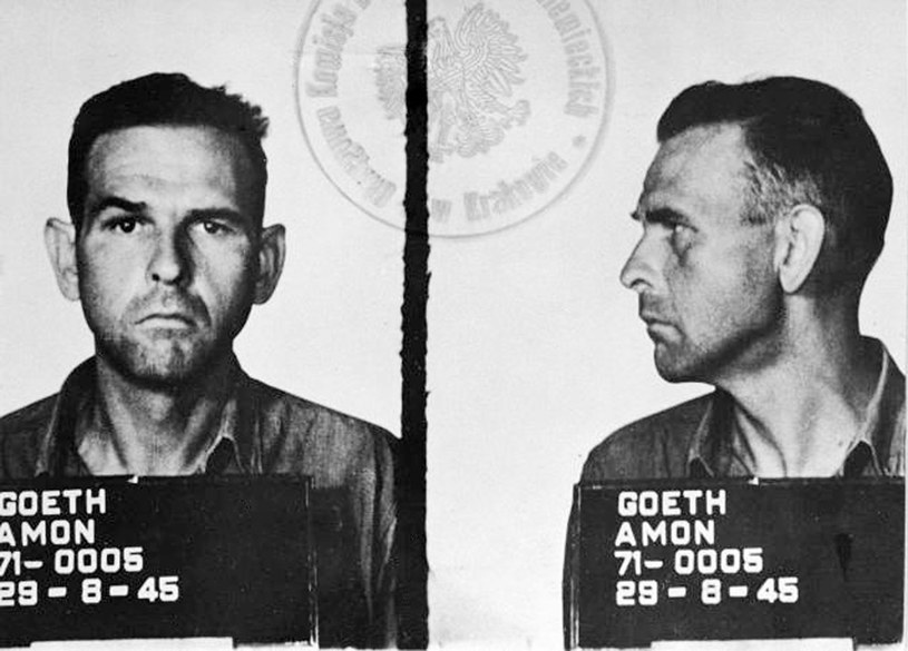 Fotografie Amona Götha po przekazaniu więźnia Polakom przez Amerykanów /East News