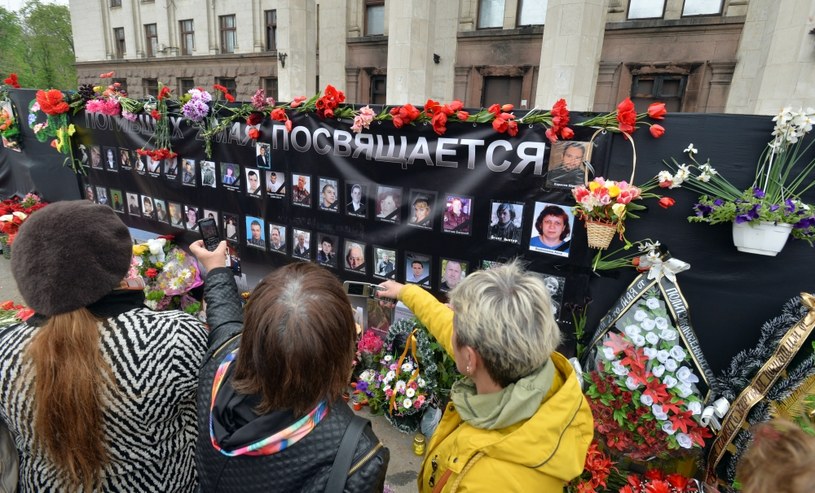 Fotografie ofiar, które zginęły w czasie starć /AFP