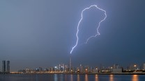 Fotografuje burze w Dubaju. Ale widok