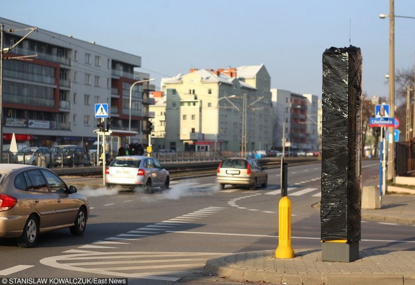 Fotoradary będą leżały w piwnicach, słupy będą zasłonięte, a kierowcy będą się cieszyć /Stanisław Kowalczuk /East News