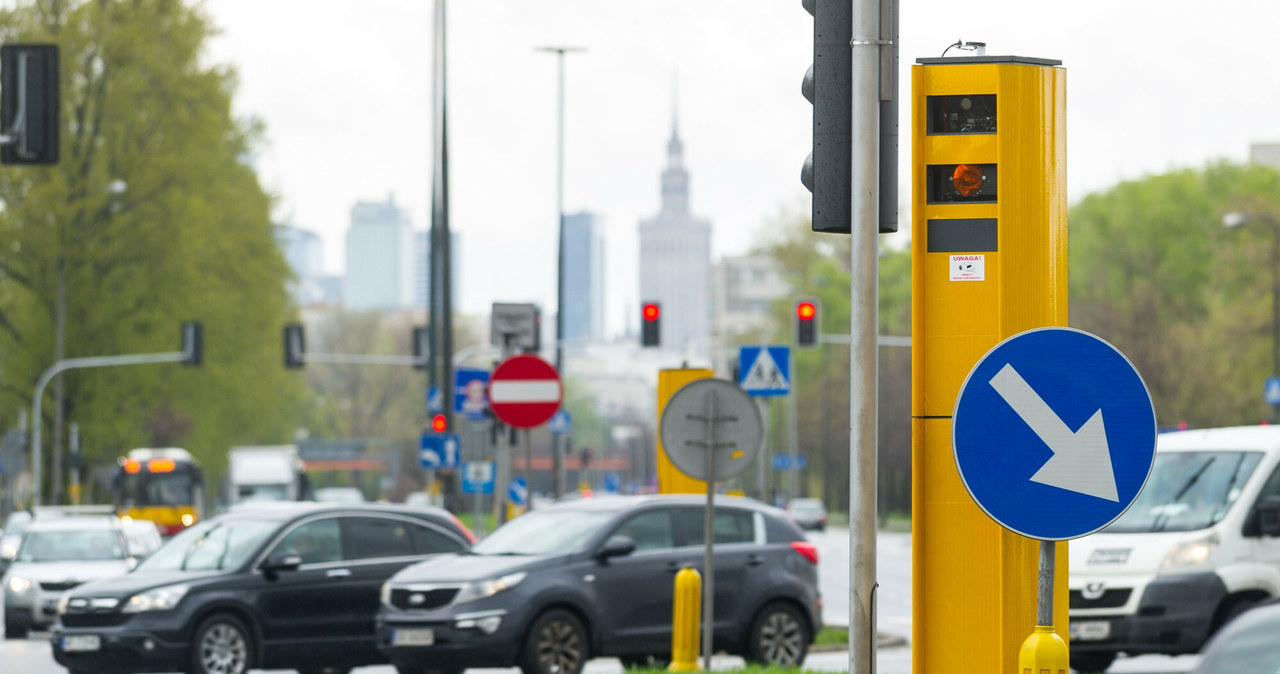 Fotoradary z pętlą magnetyczną rzadko kiedy się mylą /Bartosz Krupa /East News