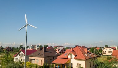 Fotowoltaika czy turbina wiatrowa. Co się bardziej opłaca w domu?