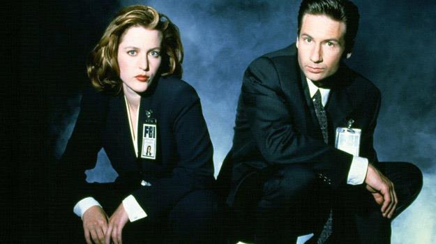 Fox Mulder (David Duchovny) i Dana Scully (Gillian Anderson) w serialu "Z Archiwum X" /materiały prasowe