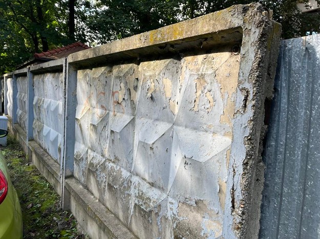 Fragment muru, którym był odgrodzony tak zwany Kwadrat /Paweł Pyclik /RMF FM