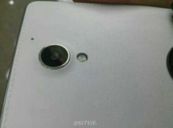 Fragment obudowy Huawei Glory 3X Fot. Weibo.com /Komórkomania.pl